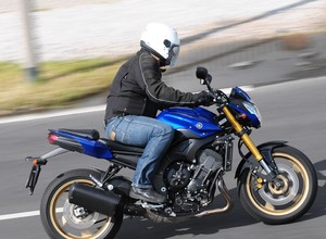 Yamaha FZ8: Szybki, zwinny i niezbyt drogi. Ideał?