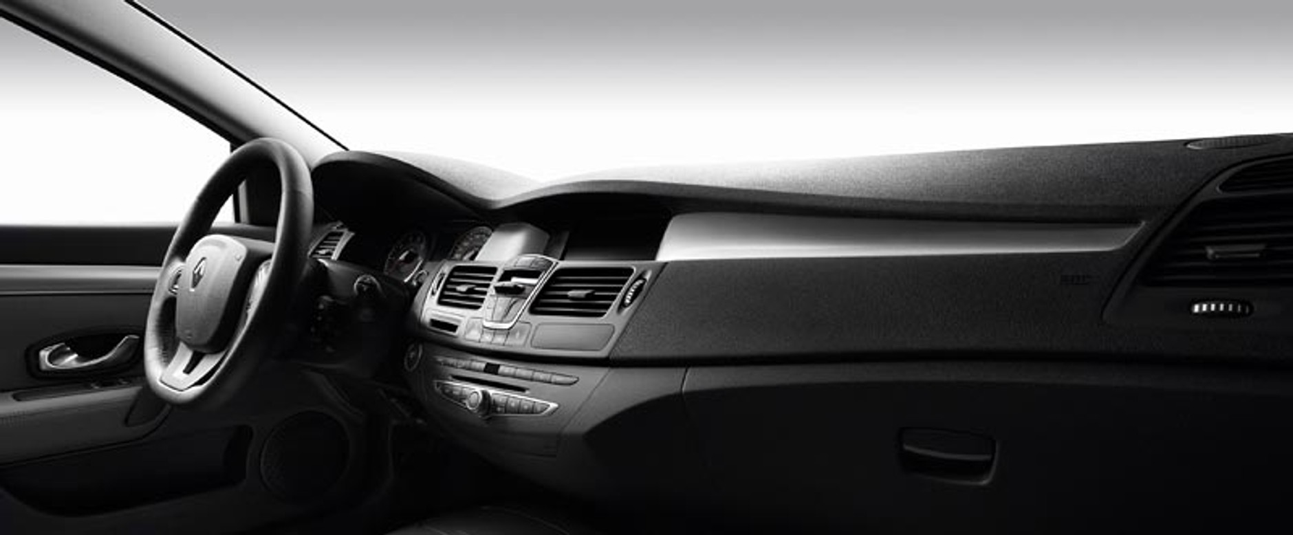 Seryjne coupé Renault Laguna odsłania swoje kształty