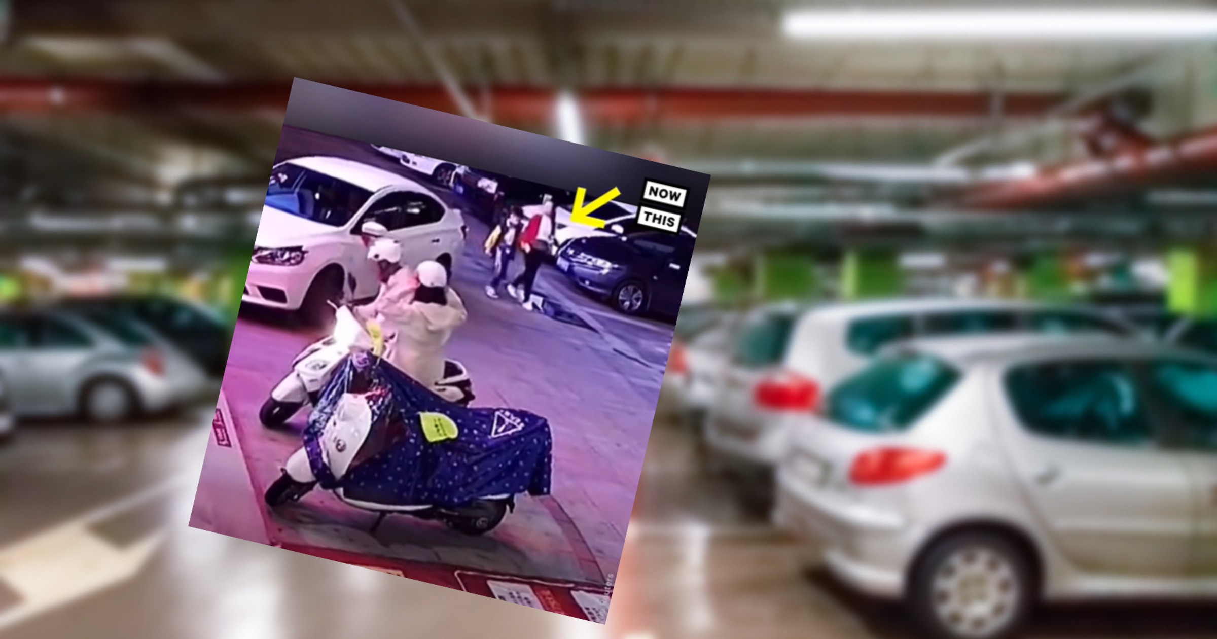 Mama z dziećmi przechodziła przez parking. Nagle jeden z samochodów zaczął cofać (fot. Youtube/NowThis News)