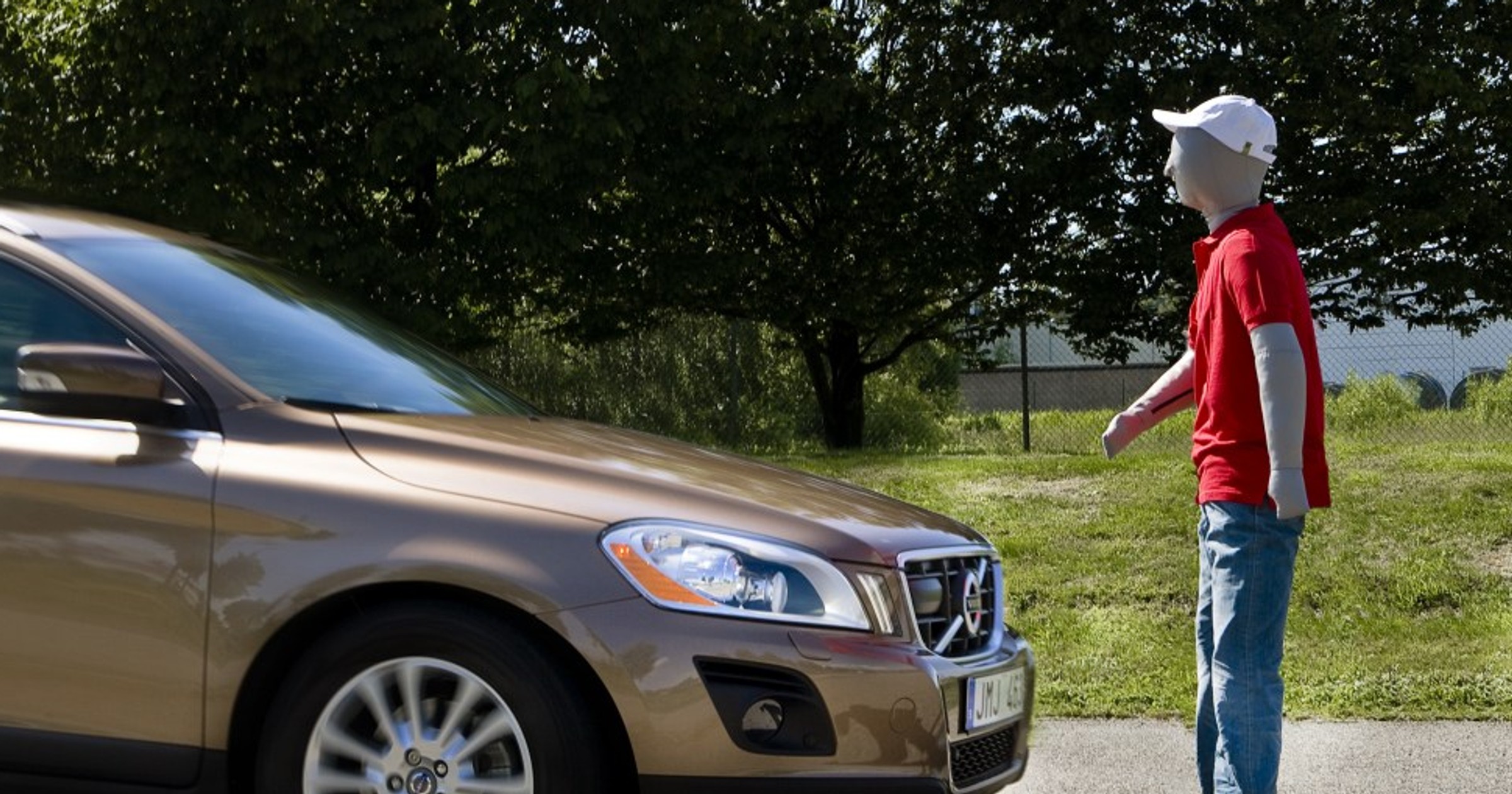 Manekin Volvo udaje pieszego - Poznajcie Boba