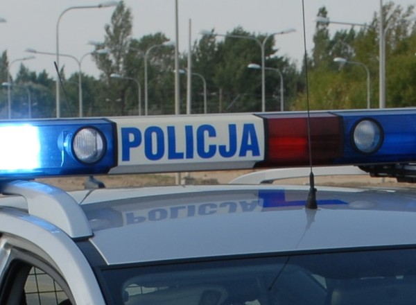 Oficer policji spowodował kolizję i uciekł