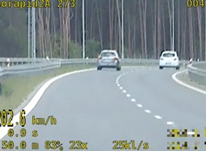 Jechał ponad 200 km/h, bo spieszył się po kwiaty dla mamy. Drogówki to nie przekonało