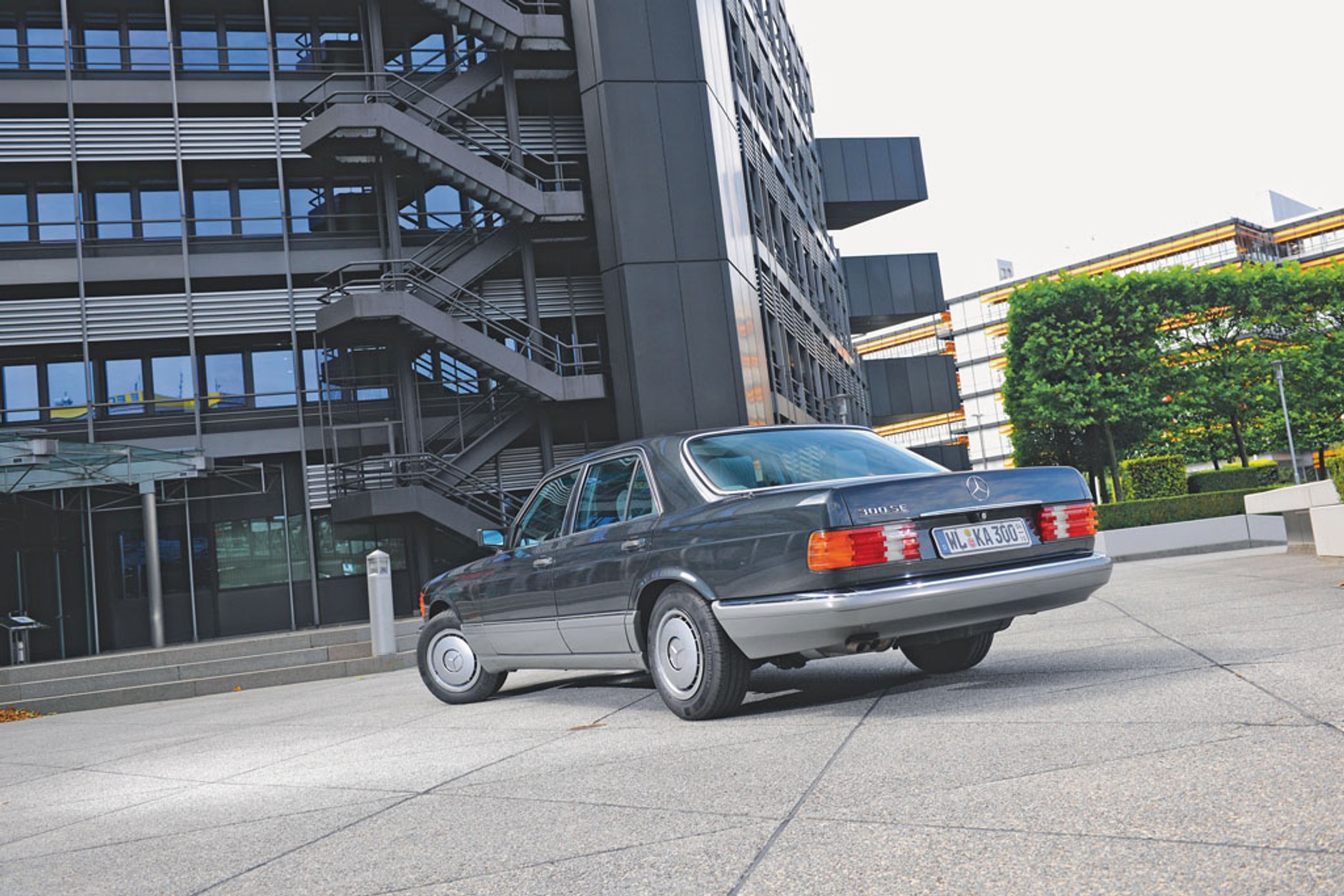 Mercedes 300 SE - odpowiedni samochód dla szefów