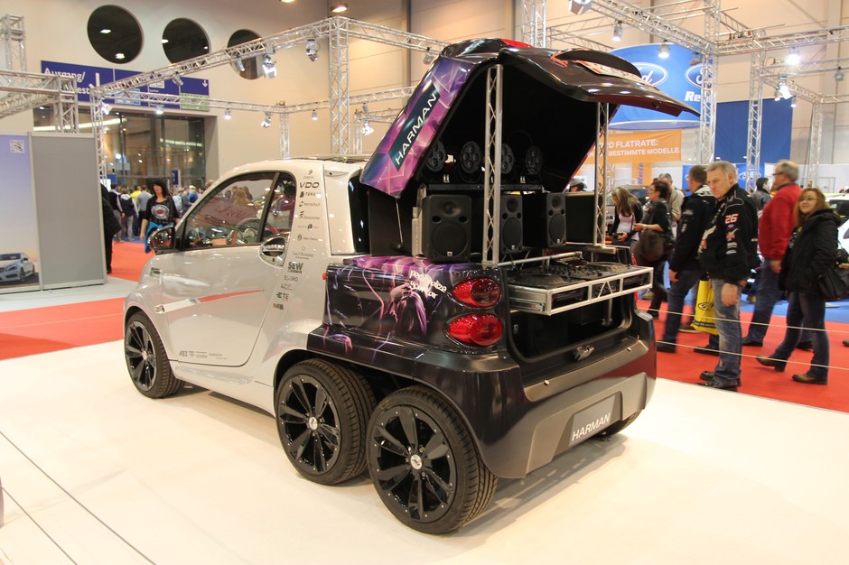 Essen Motor Show 2012 - zwariowane bolidy i szokujące dziewczyny