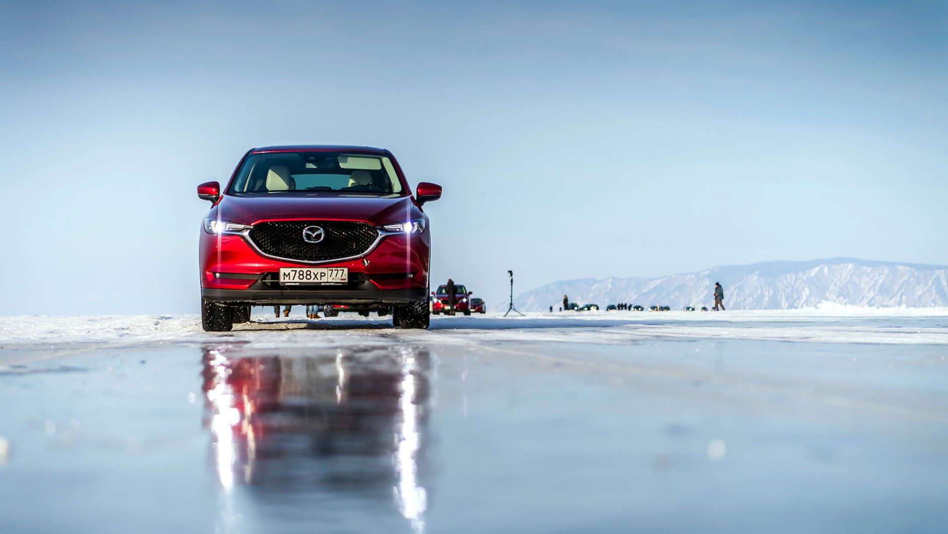 Mazda CX-5 na zamarzniętym Bajkale