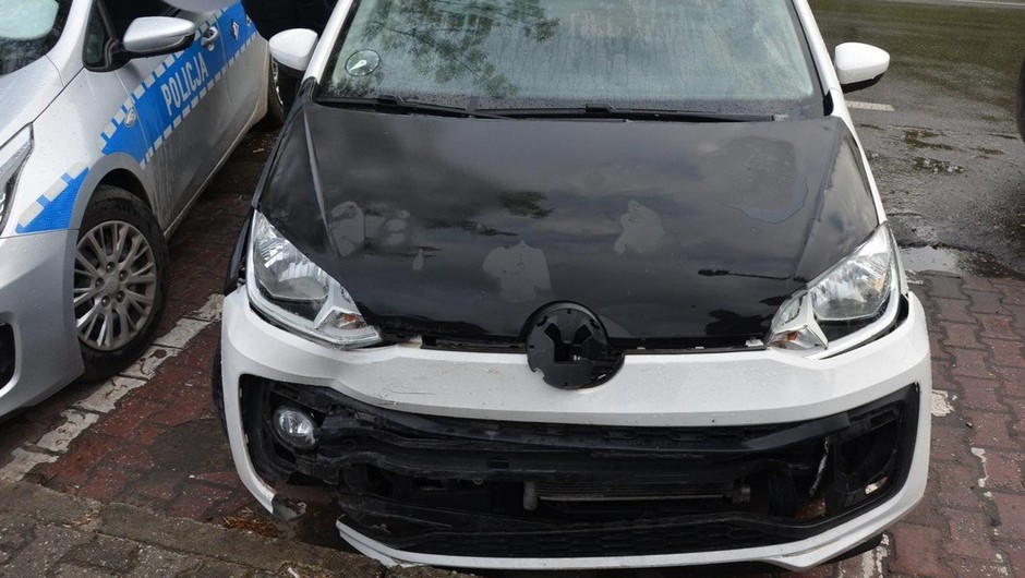 Obraz pochodzący z serwisu https://myszkow.policja.gov.pl/k17/informacje/wiadomosci/384401,Kolizja-z-szeregiem-przewinien-w-tle.html