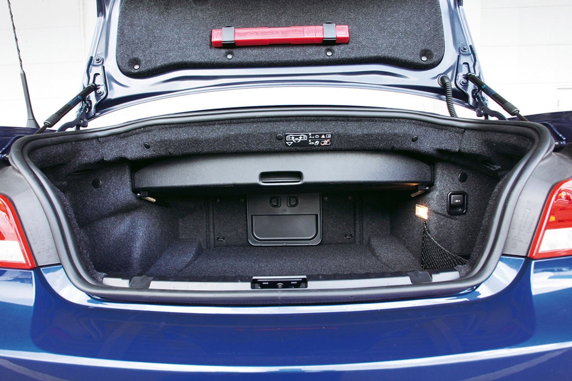 BMW 118i Cabrio kontra Peugeot 308 CC 1.6 THP i VW Golf Cabrio 1.4 TSI: oto kompakty na słoneczne lato