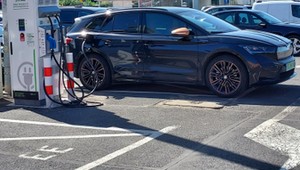 Ile kosztuje ładowanie auta elektrycznego? Od  "za darmo" do "bardzo drogo"!
