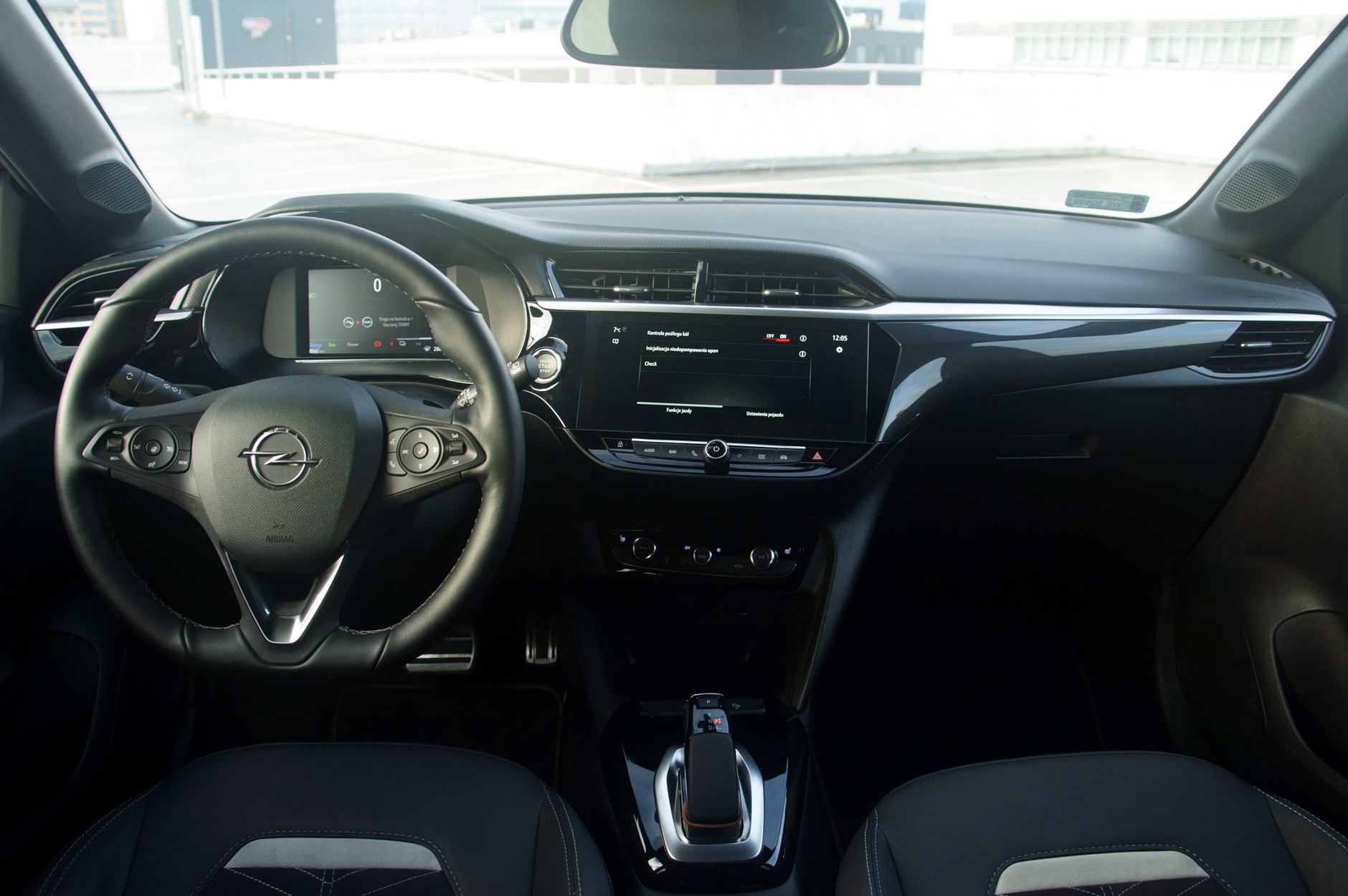 Opel Corsa – elektryk vs. spalinowiec. Który lepszy do miasta?