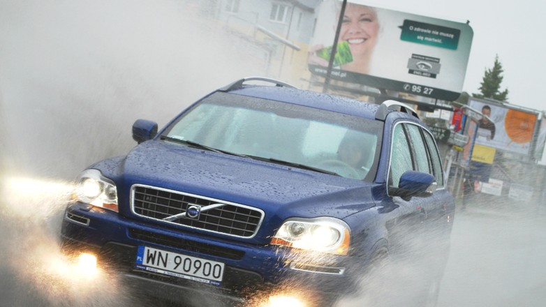 Jak przejeżdżać przez kałuże?