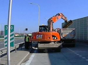 Budują nowe drogi, a niszczą już istniejące