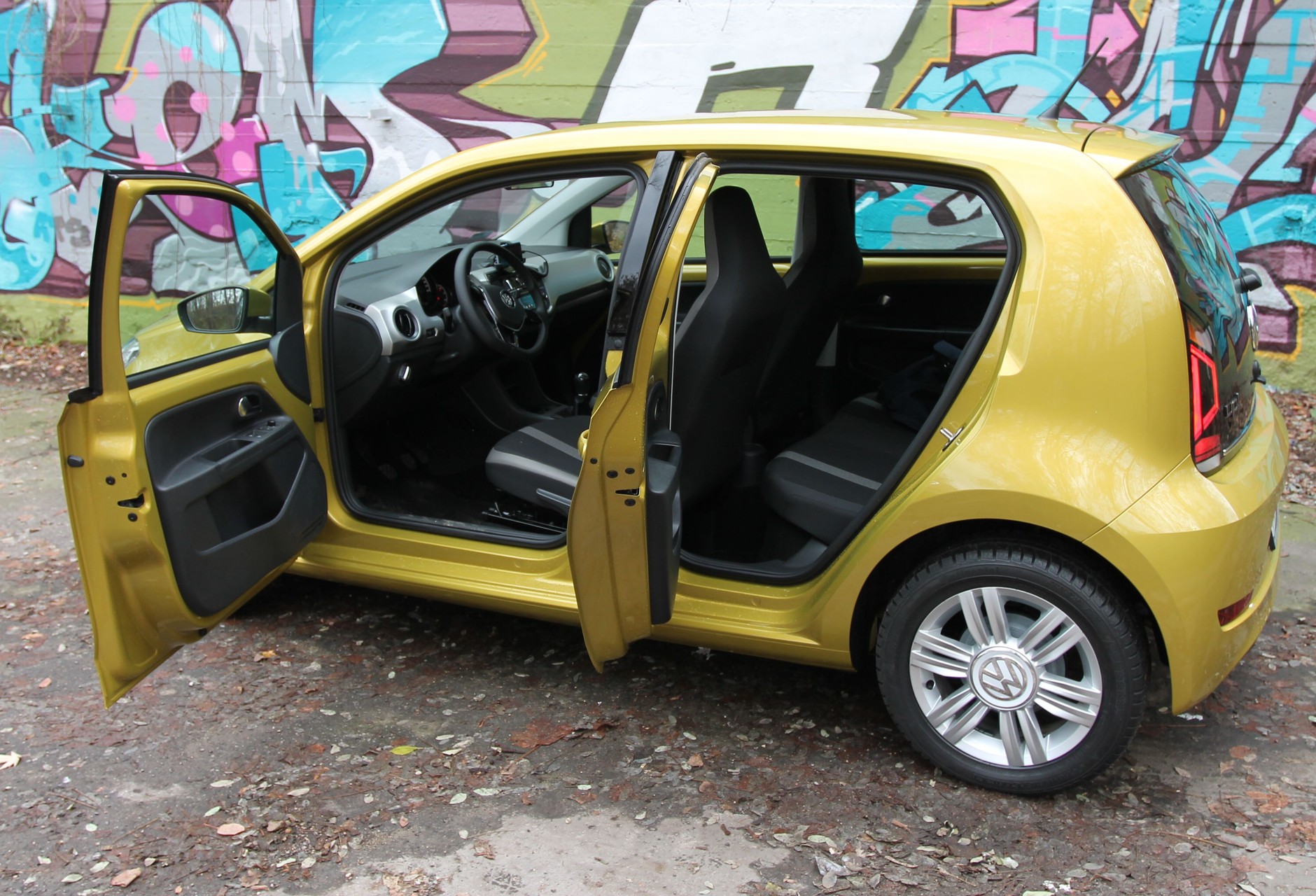 Volkswagen high up!1.0 MPI 75 KM wersja 5-drzwiowa