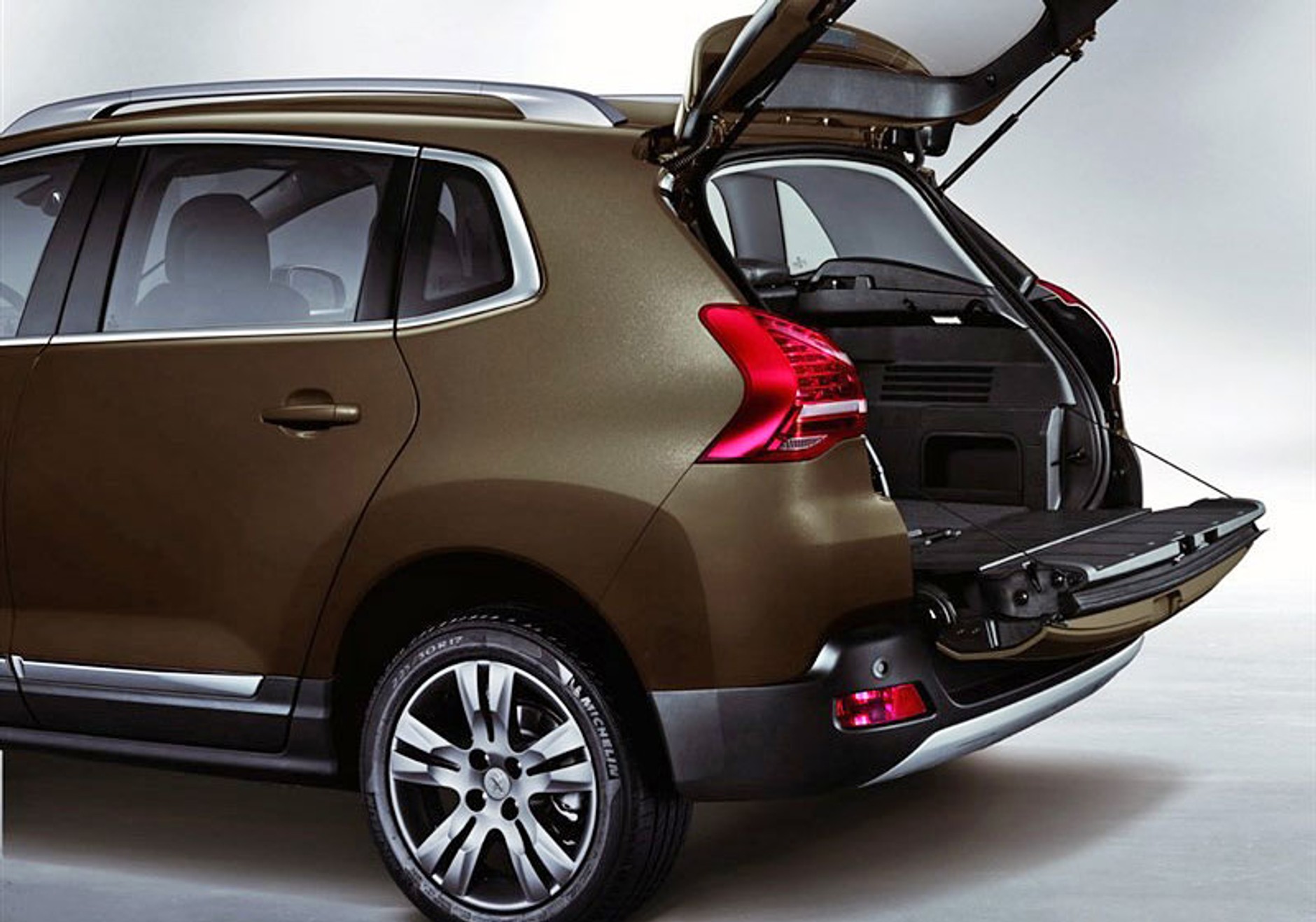 Zmodernizowany Peugeot 3008 w Kantonie