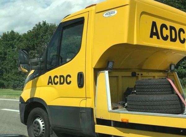 Uważaj na fałszywe ACDC! To oszuści, których pomoc może dużo kosztować