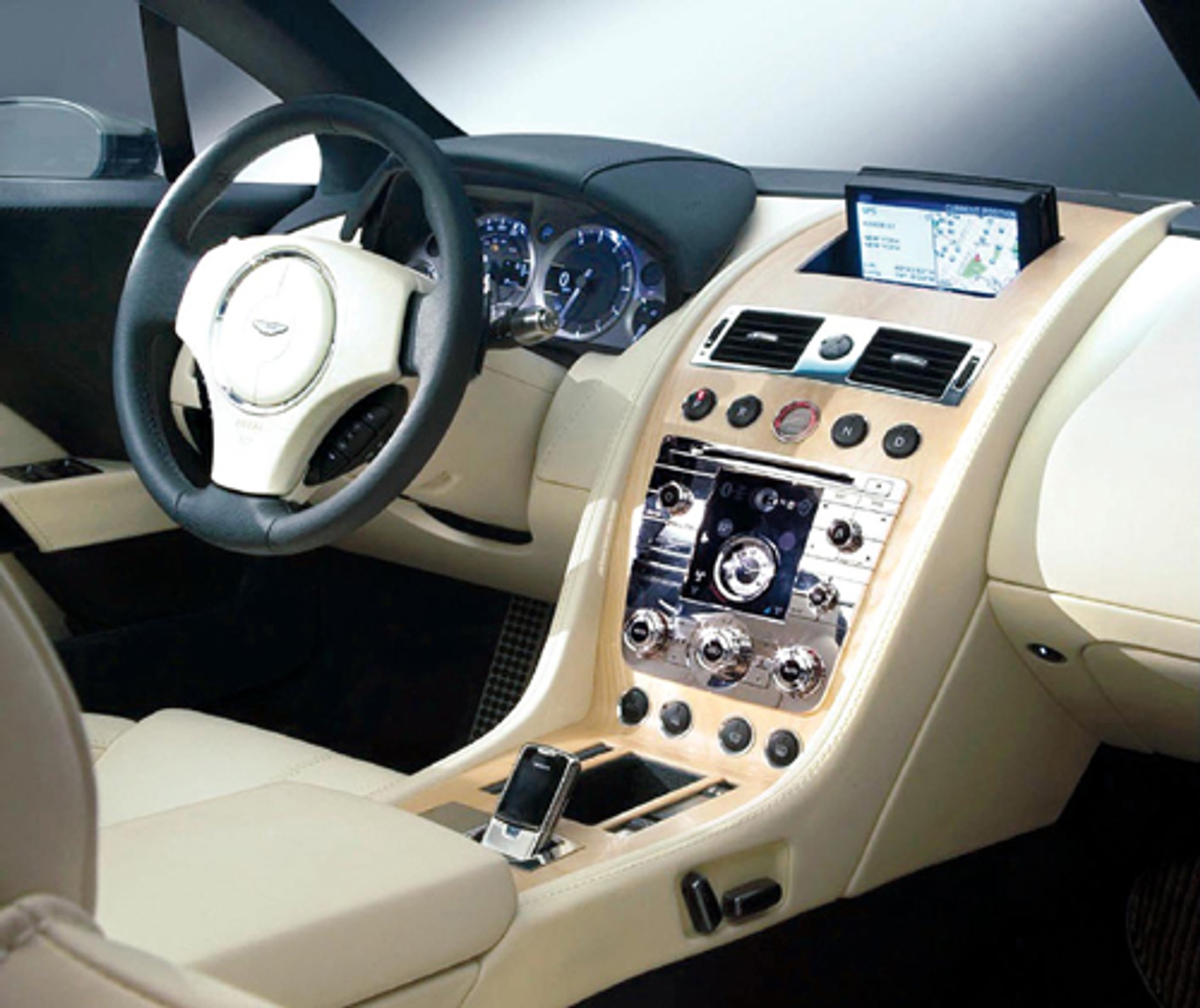 Aston Martin Rapide - Familijne Porsche z Anglii