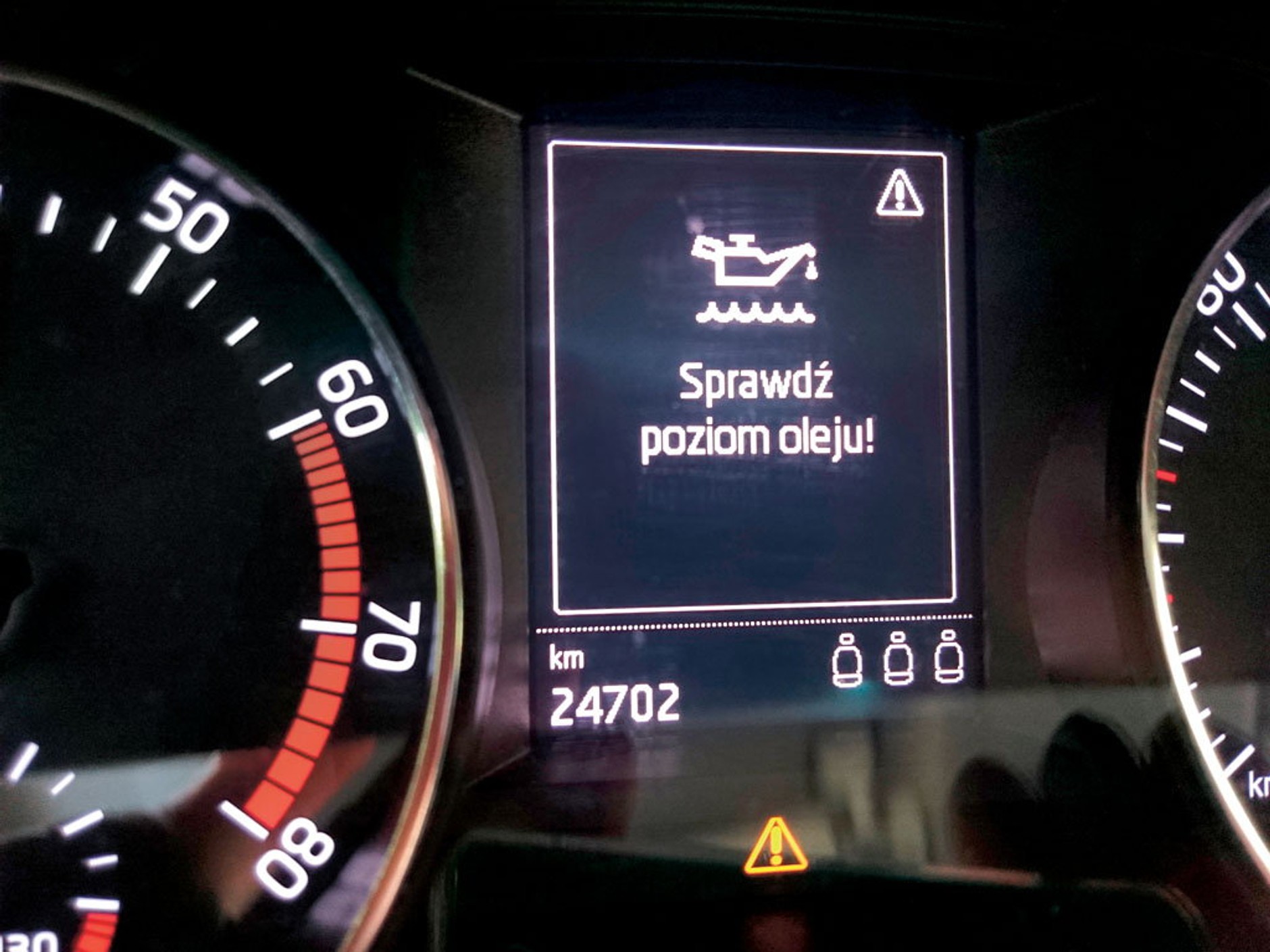 Skąd samochód wie, że brakuje oleju w silniku?