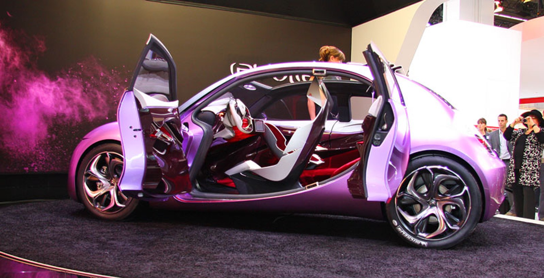 IAA Frankfurt 2009: prototyp Citroën REVOLTE - szczególnie dla pań... (fotogaleria)