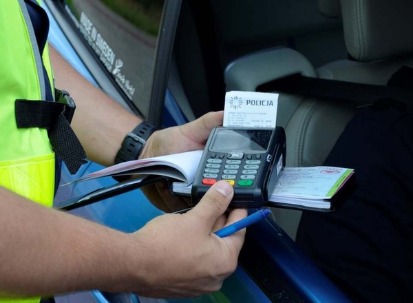 Za mandaty płacimy w tym roku średnio dwa razy więcej. Policja uzbierała już 1 mld zł