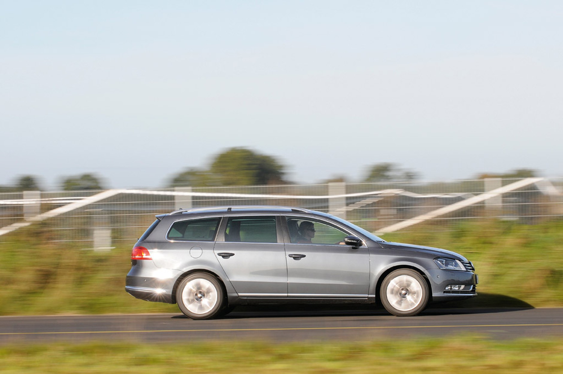 Hyundai podnosi poprzeczkę. Czy i40 pokona Passata, Superba, Mazdę 6 oraz Volvo V60 i Peugeota 508?