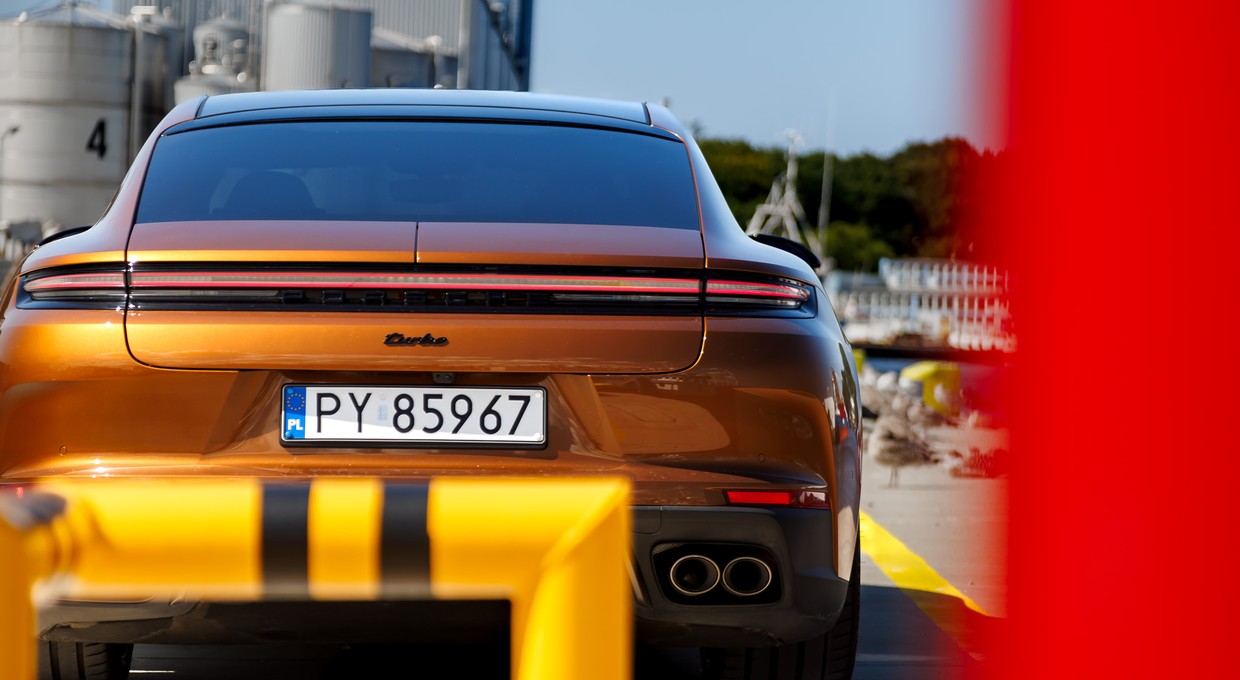 Porsche Panamera E-Hybrid niby jest idealna, ale z generacji na generację coraz lepsza