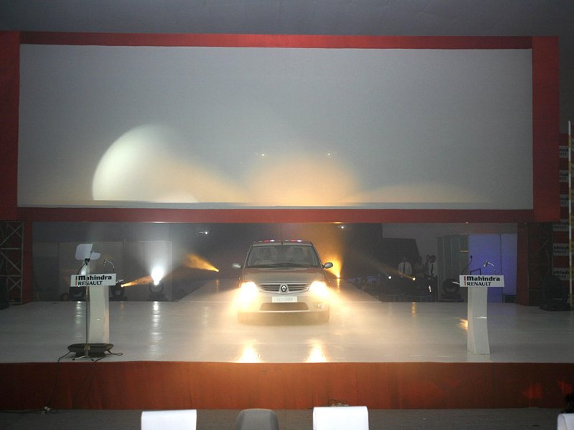 Renault i spółka Mahindra &amp; Mahindra Ltd. rozpoczęły produkcję i sprzedaż Logana w Indiach