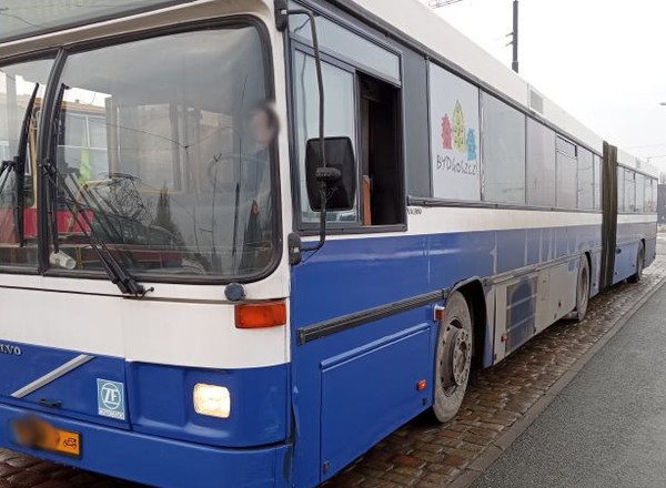 Jedno z kół w autobusie się nie kręciło. Jeździł w bydgoskiej komunikacji