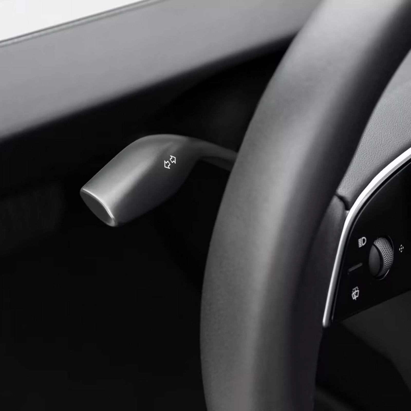 Manetka kierunkowskazów wróciła do Tesli Model 3