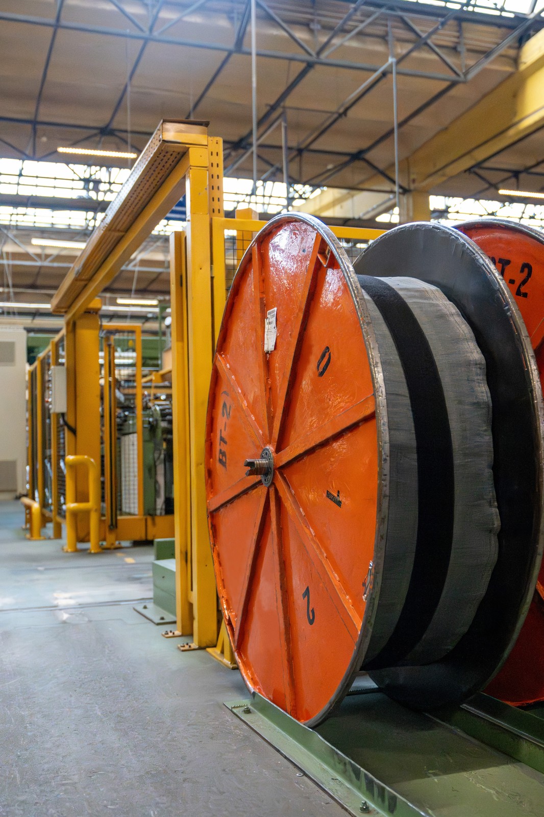 Produkcja opon w fabryce w Dębicy