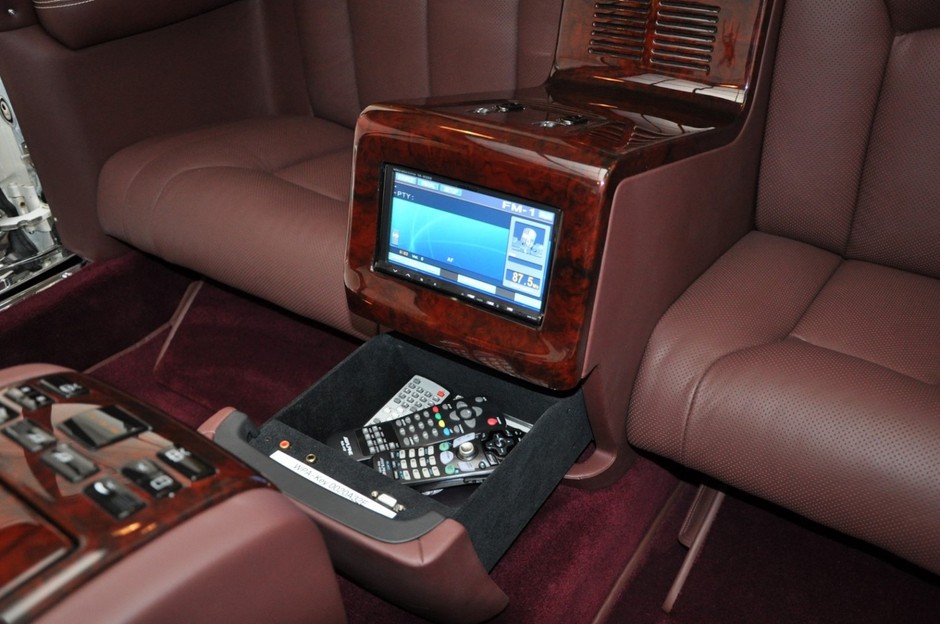 Mercedes 600 Pullman restomod