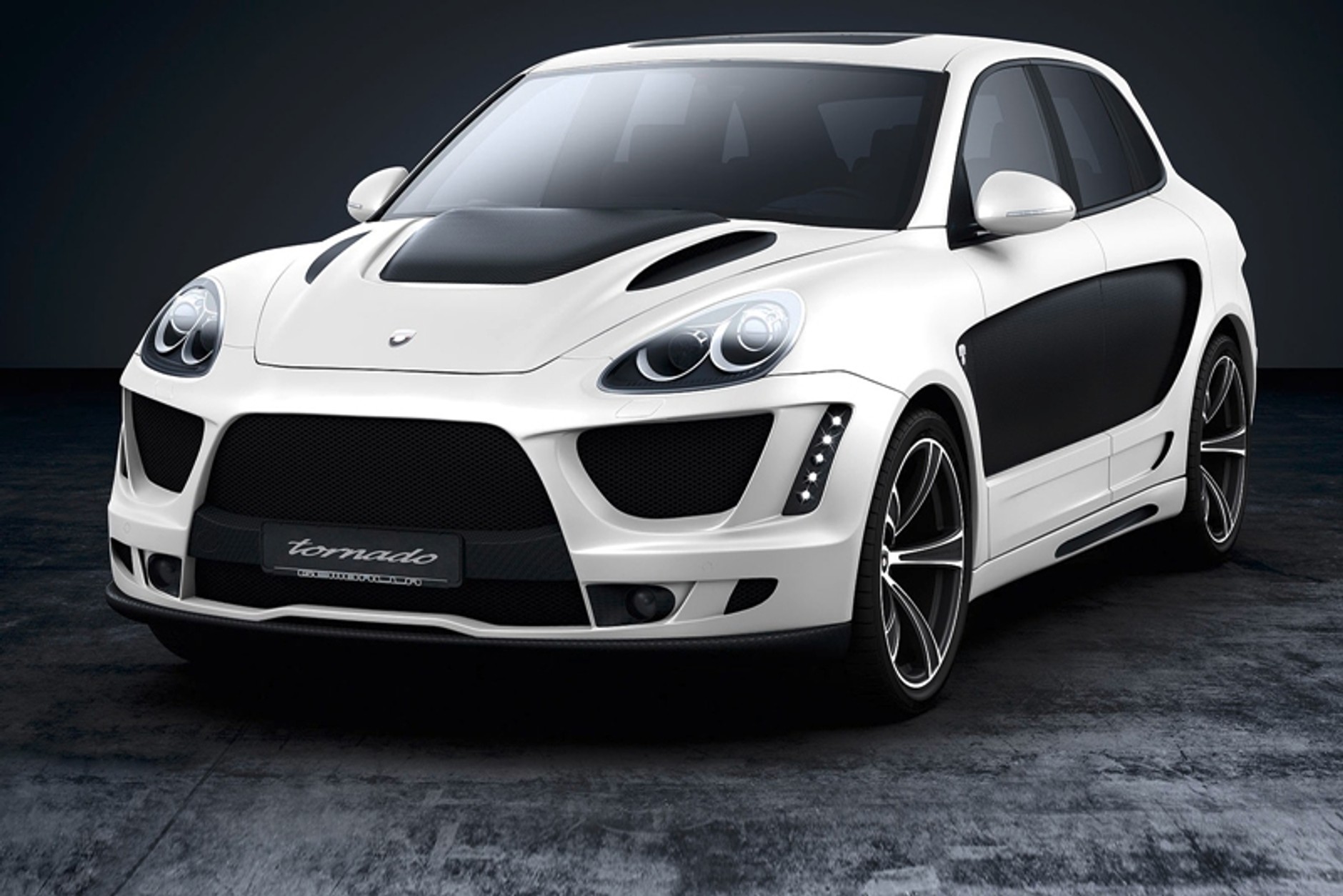 Porsche Cayenne w objęciach Tornado