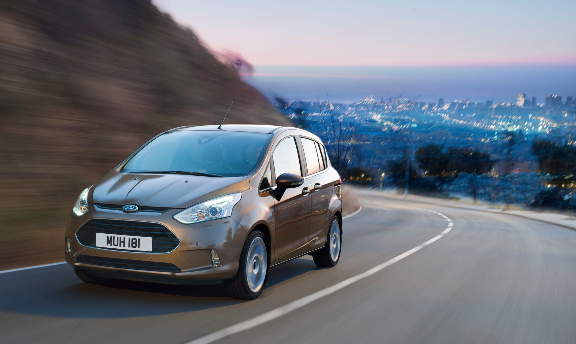 Ford B-Max: nowy, praktyczny mieszczuch