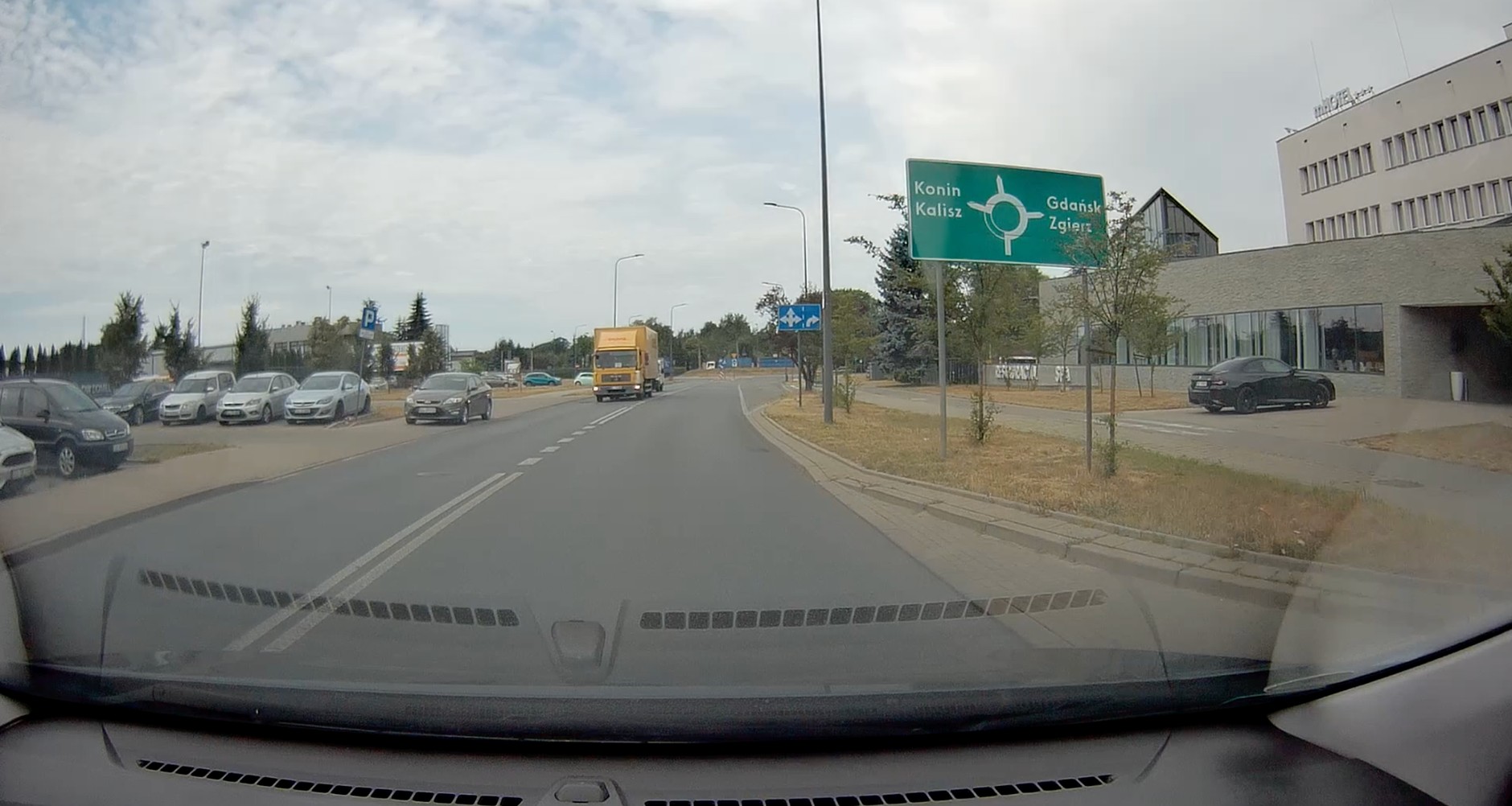 Żaden drogowskaz nie kieruje na drogę ekspresową S14 lub autostradę A2