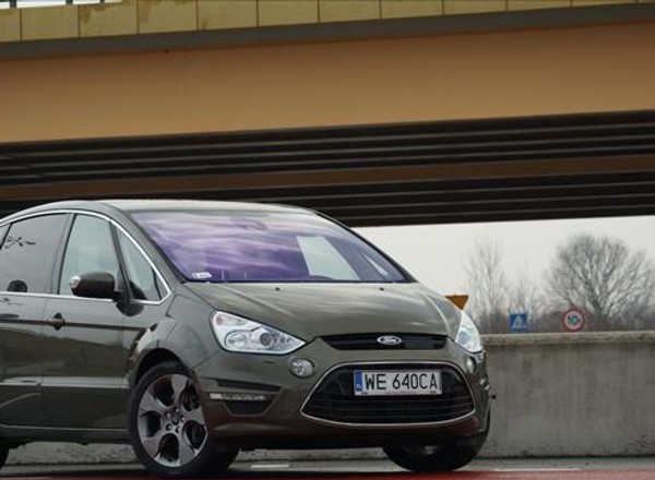Ford S-MAX 2.0 EcoBoost PowerShift Titanium - Zmiany zgodne z trendem