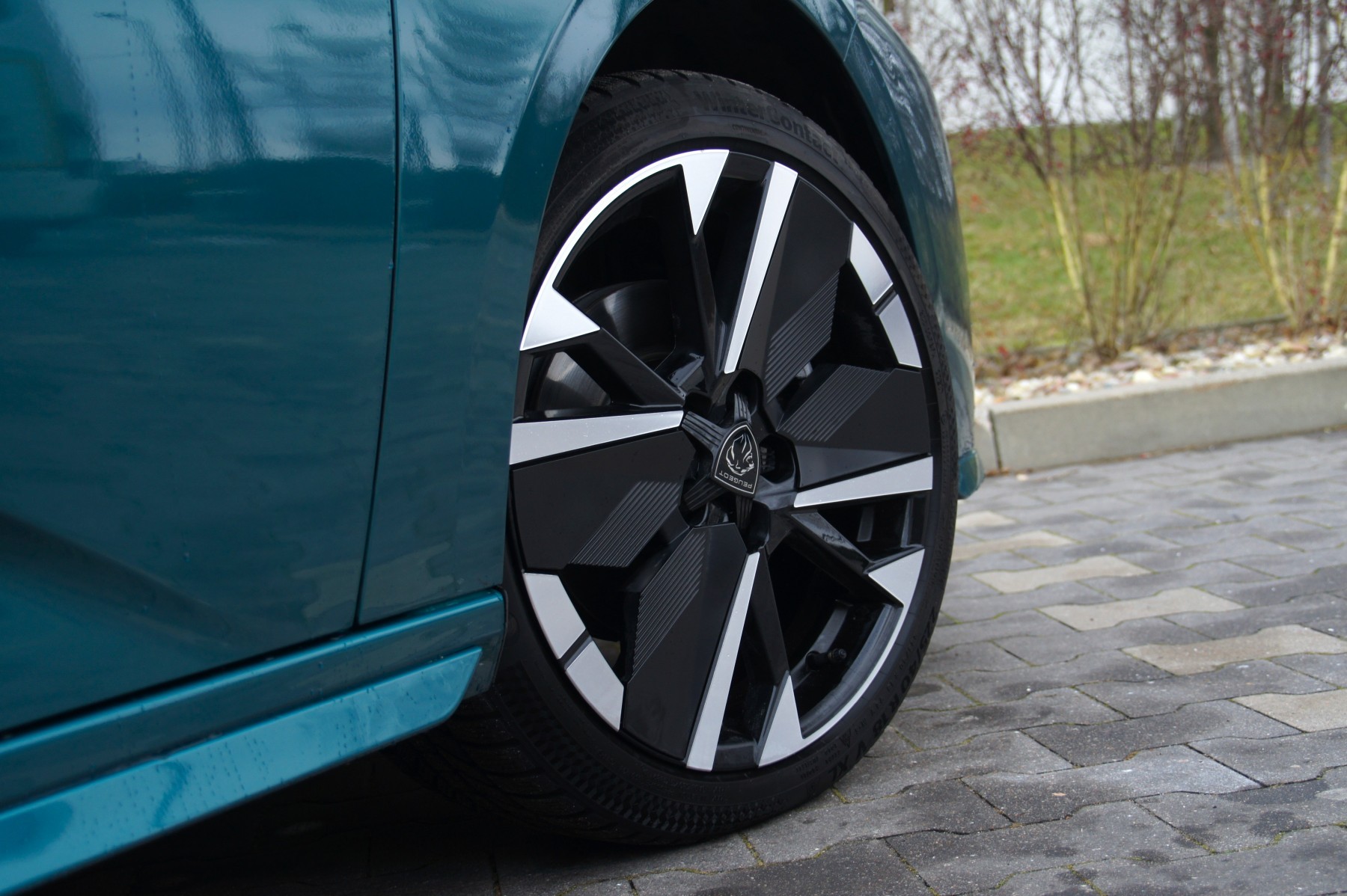 Peugeot 308 1.2 Hybrid 145 KM