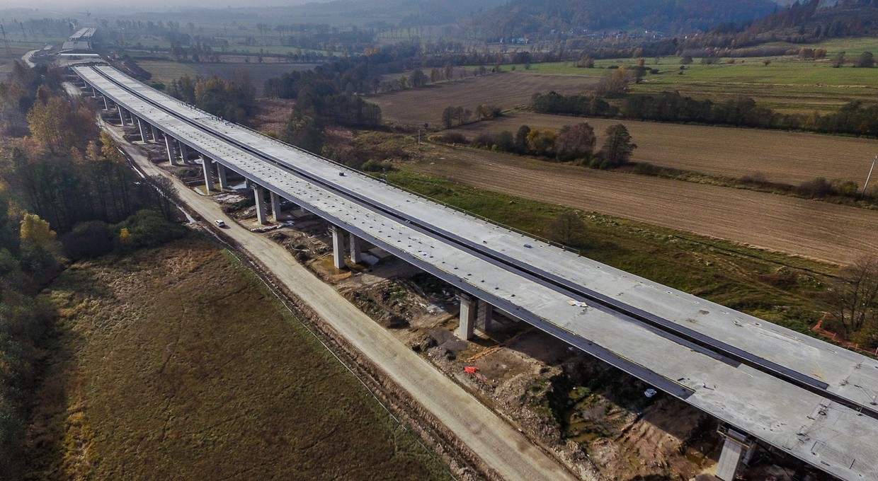 Budowa drogi S3: estakady pod Kamienną Górą prawie gotowe
