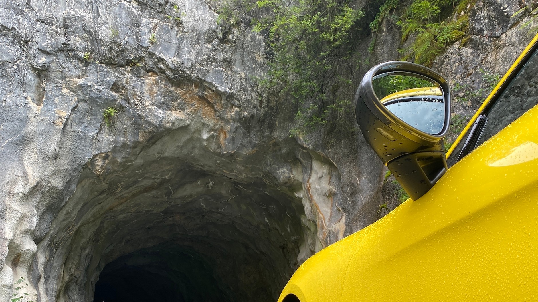 Porsche 718 Cayman T (982c) – podróż w Alpy