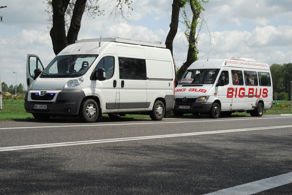 Bus z wyposażeniem kempingowym i pasażerami może z łatwością przekroczyć limit 3,5 tony.