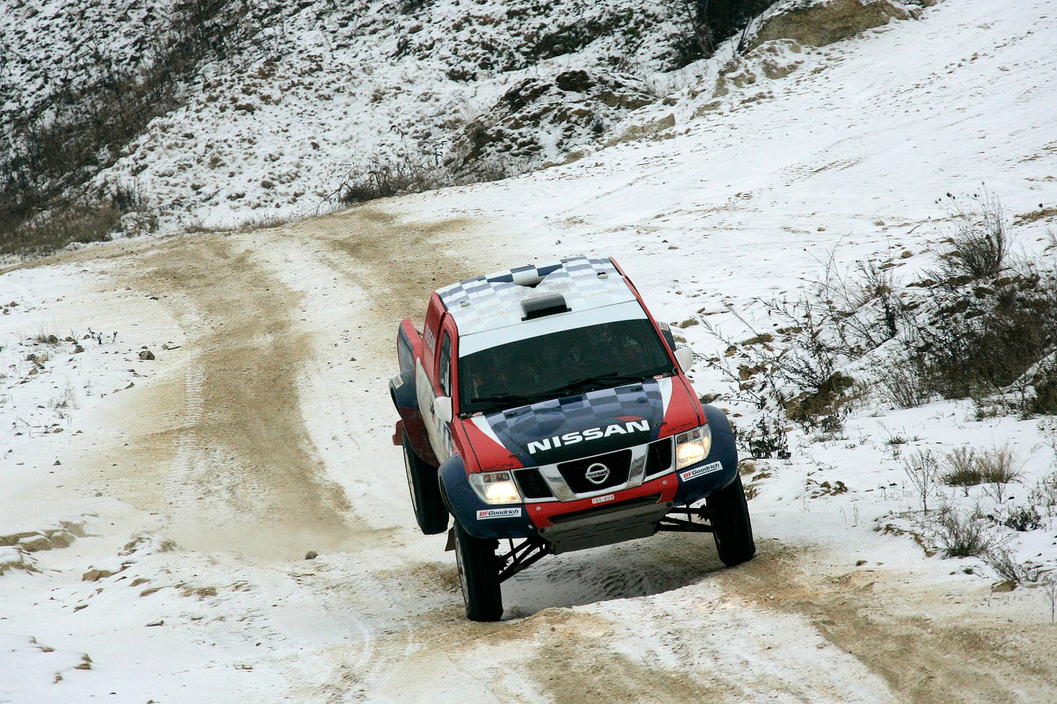 Rajd Dakar 2011: Nani Roma w Nissanie Krzysztofa Hołowczyca (galeria Rallyworld©Willy Weyens)