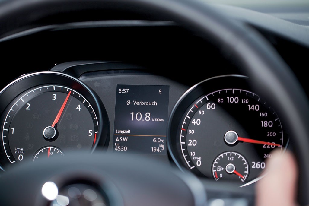 Takie rzeczy to tylko w niemczech. W Polsce legalnie można rozwinąć 140 km/h, a to już sporo