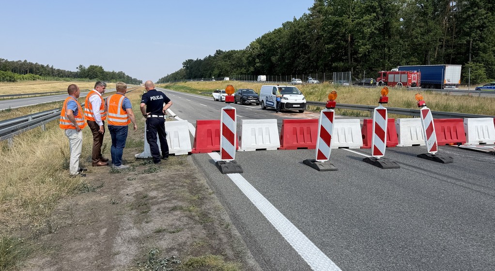 Droga S17 zamknięta z powodu niebezpiecznego uszkodzenia