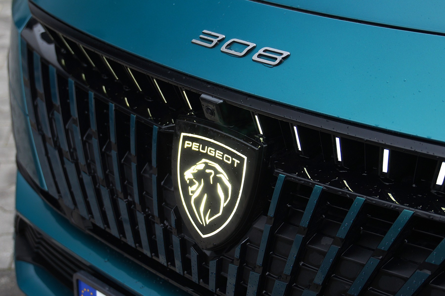 Peugeot 308 1.2 Hybrid 145 KM