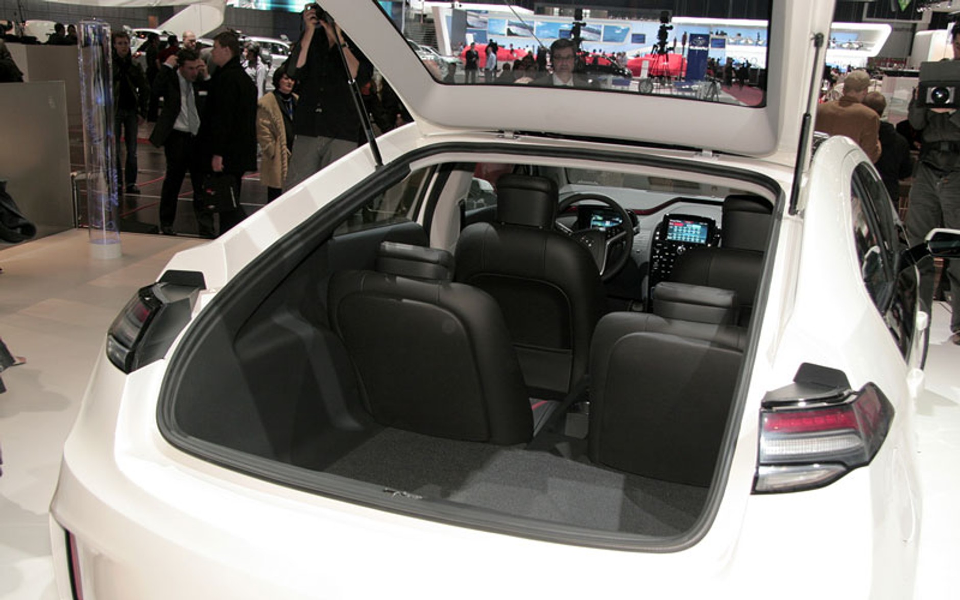 Genewa 2009: Opel Ampera – Volt w europejskim przebraniu