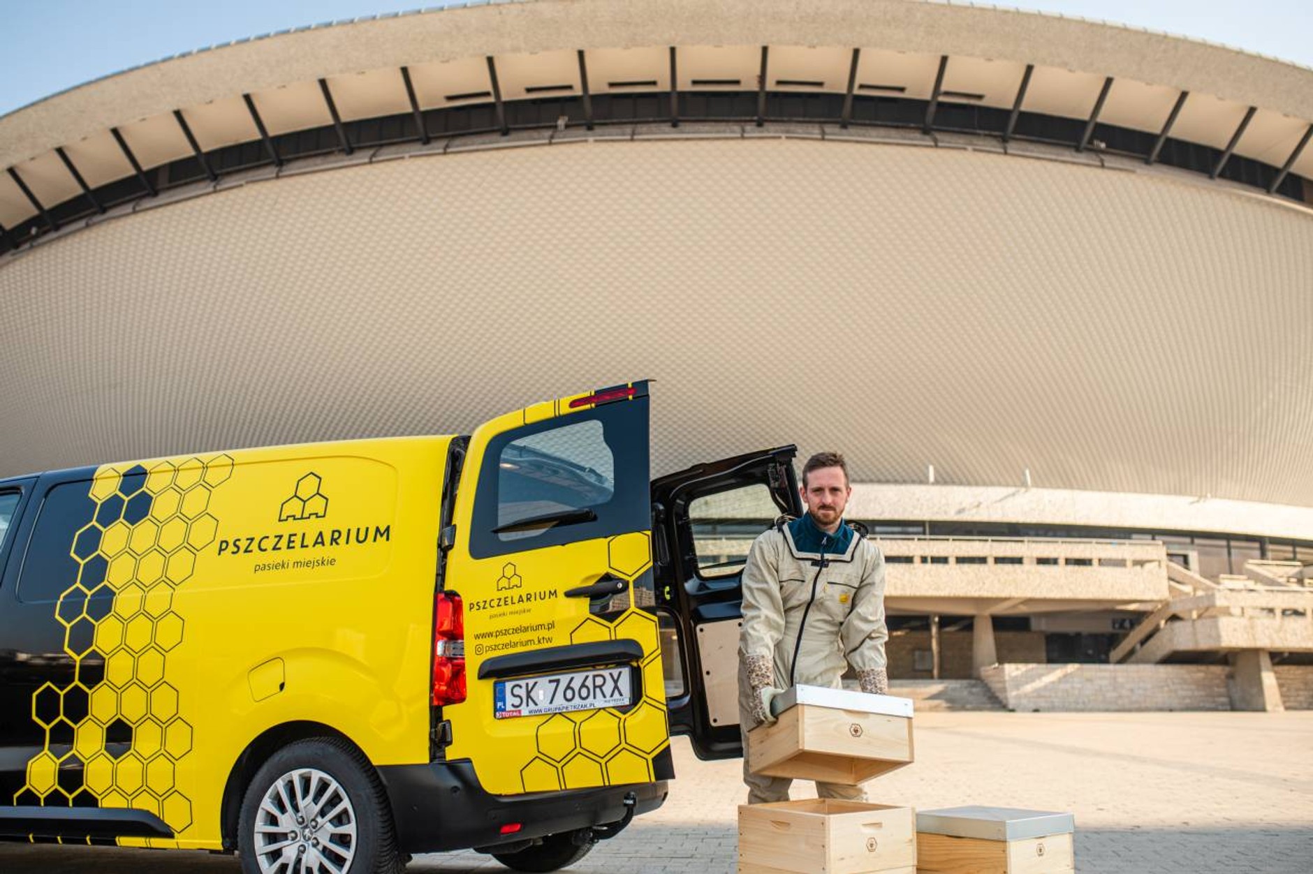 Peugeot Expert jako limuzyna dla… pszczół