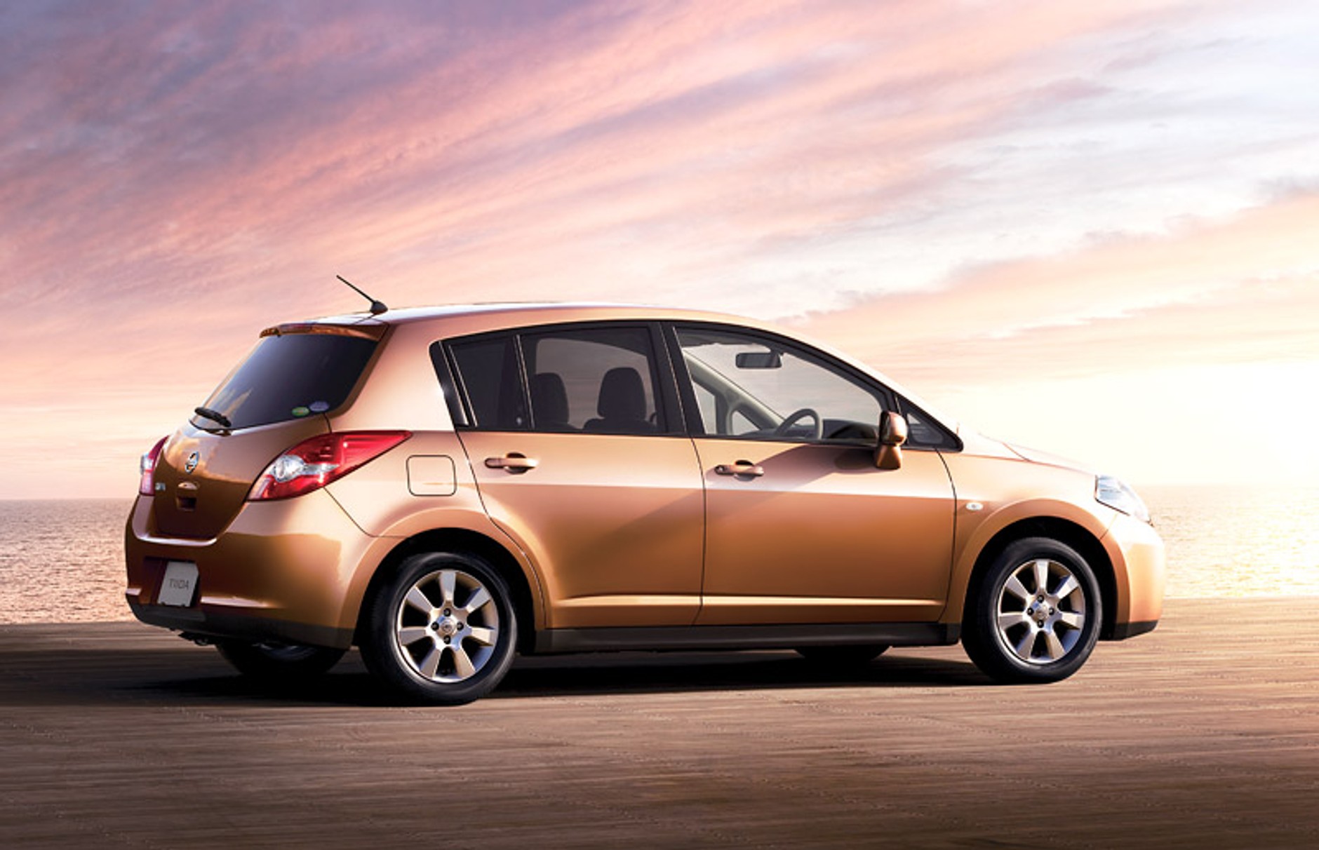 Nissan Tiida – odmłodzony model na rynek japoński