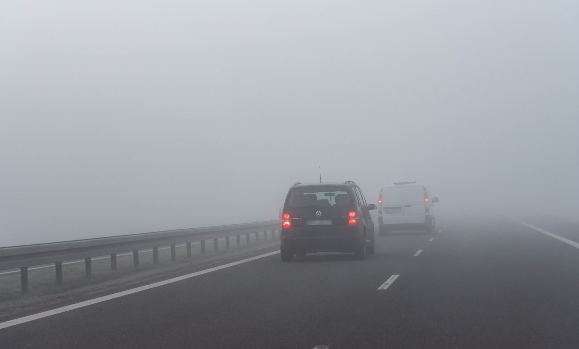 Bardzo gęste mgły występują bardzo często na terenie Austrii. Wówczas należy jechać bardzo ostrożnie i często nawet włączać światło przeciwmgielne