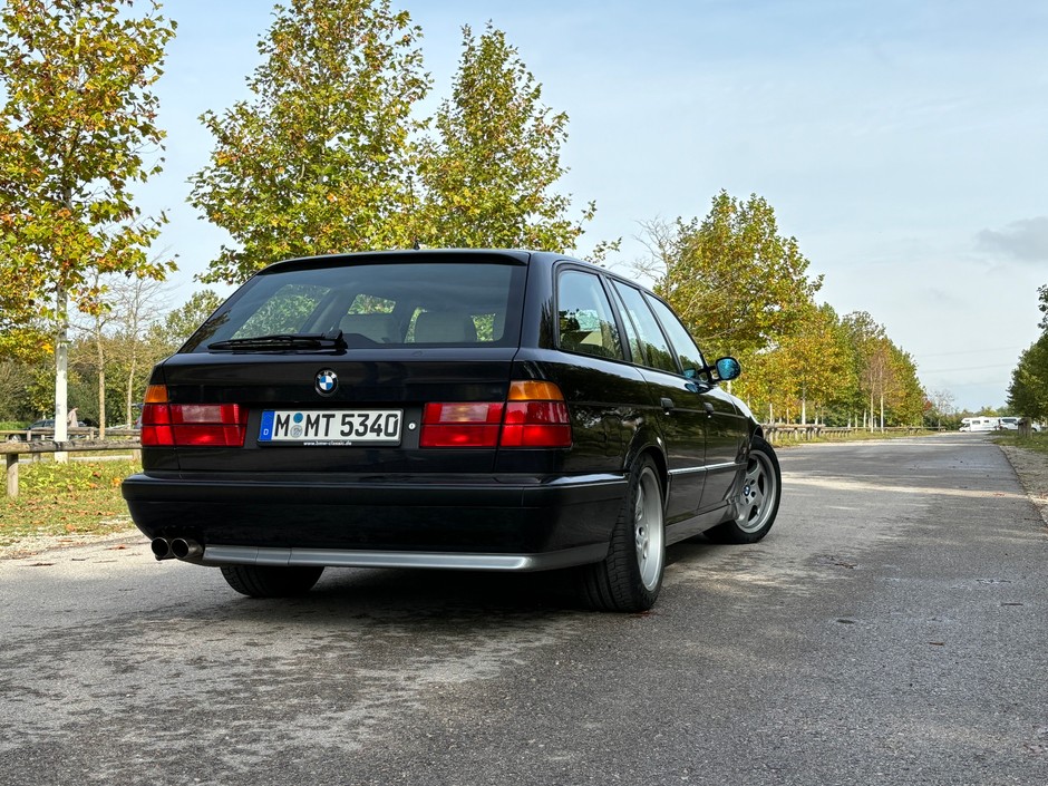 BMW M5 Touring E34