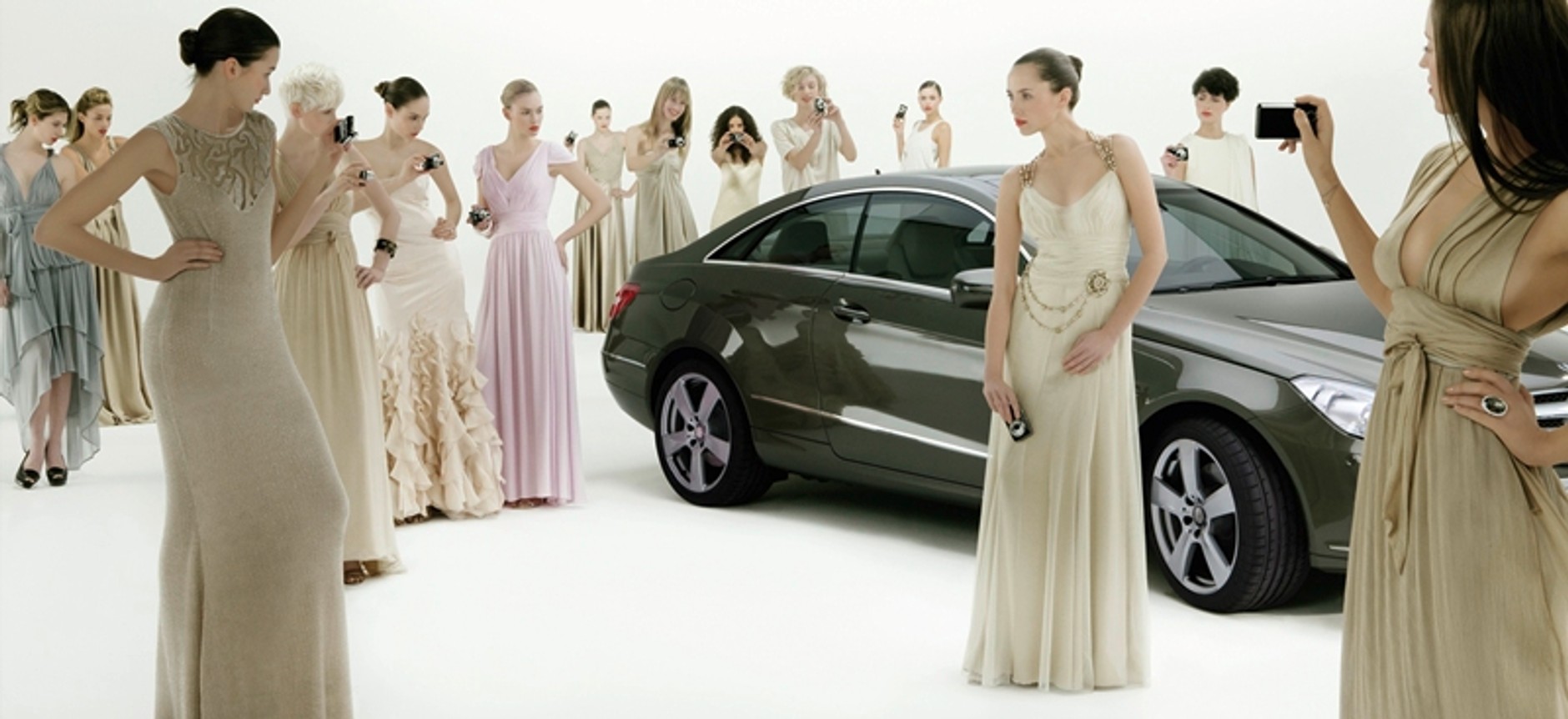 Jak znaleźć żonę? Kup Mercedesa E Coupe