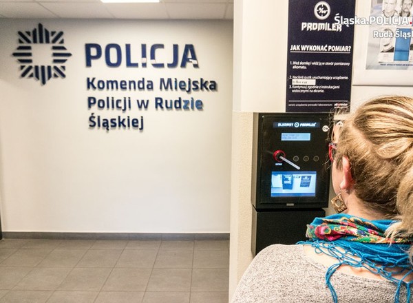 W tych komisariatach i komendach możesz skorzystać z ogólnodostępnych alkomatów