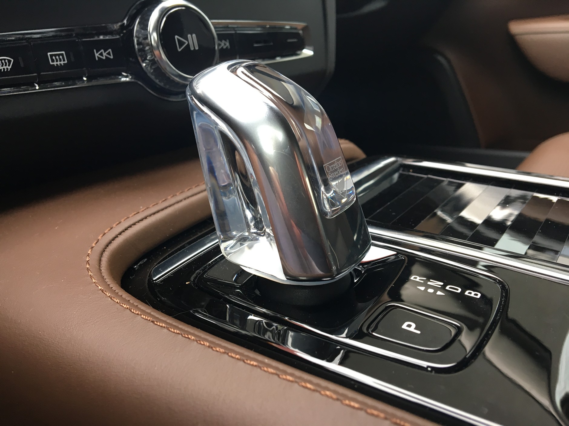 Volvo S90 T8 Inscription – Hybryda nie do oszczędzania