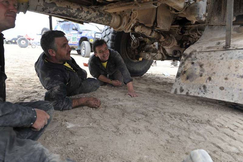 Rajd Dakar 2010: Przygoński goni najlepszych, pech Hołowczyca (9. etap na żywo, wyniki, foto)